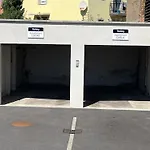 De Prestige Au Centre Climatise Avec Jardin Prive