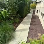 De Prestige Au Centre Climatise Avec Jardin Prive Διαμέρισμα