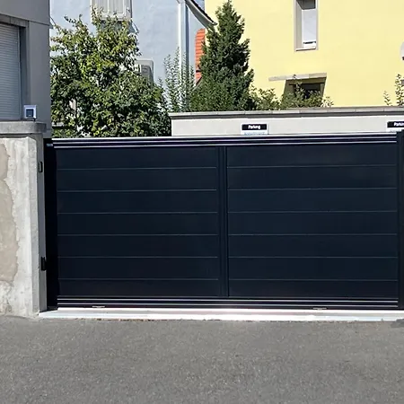 De Prestige Au Centre Climatise Avec Jardin Prive Lägenhet *