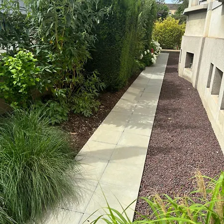 De Prestige Au Centre Climatise Avec Jardin Prive Apartamento