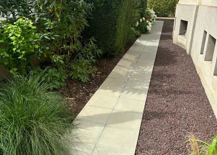 De Prestige Au Centre Climatise Avec Jardin Prive Apartamento