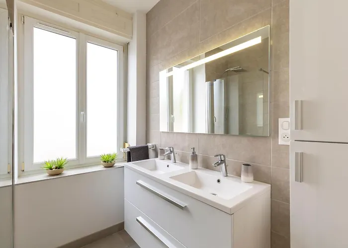 De Prestige Au Centre Climatise Avec Jardin Prive *