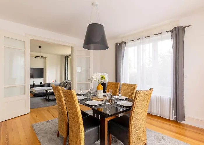 De Prestige Au Centre Climatise Avec Jardin Prive Apartamento Colmar